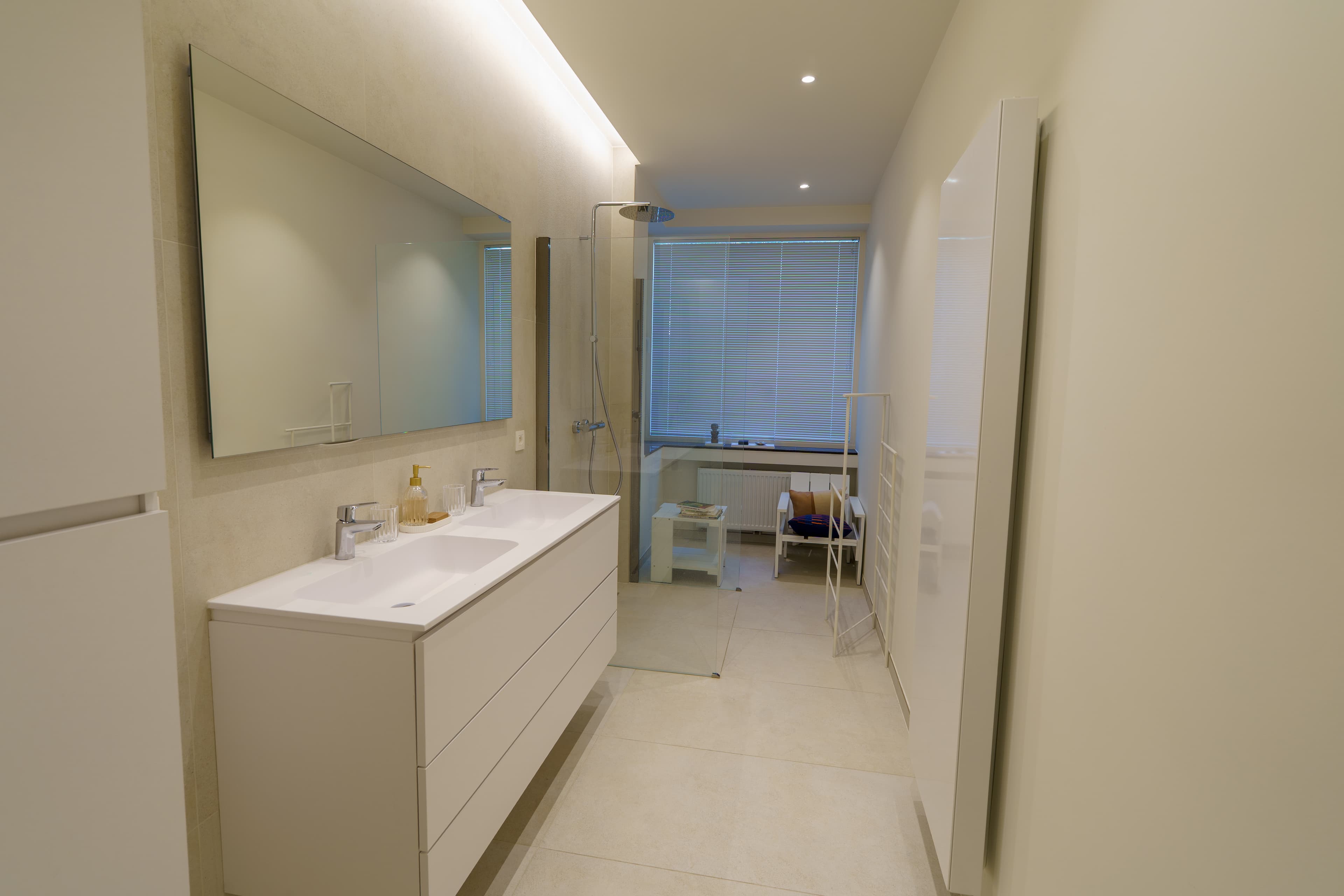 Ground-floor en-suite bathroom with a double vanity and a walk-in rain shower